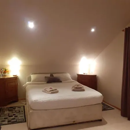 Forest Edge House بيت للعطل